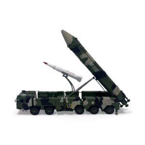 Maketa raketnog lansera DF-21D kamuflažna verzija